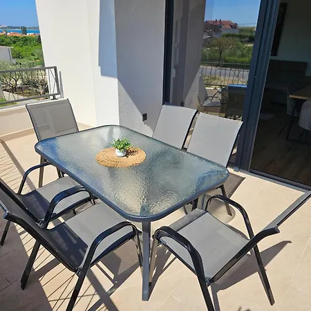 Zidaric Apartament Vrsi